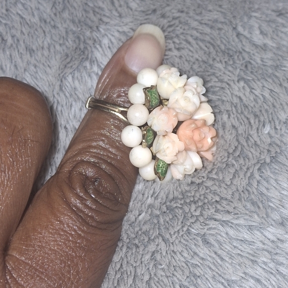 Antique 14kt Carved Coral Ring - Picture 3 of 8